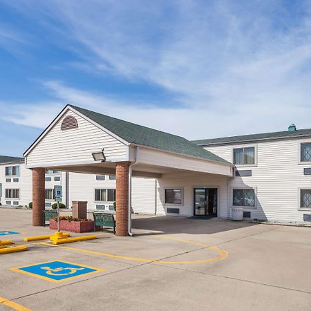 Baymont By Wyndham Decatur Hotel Exterior foto