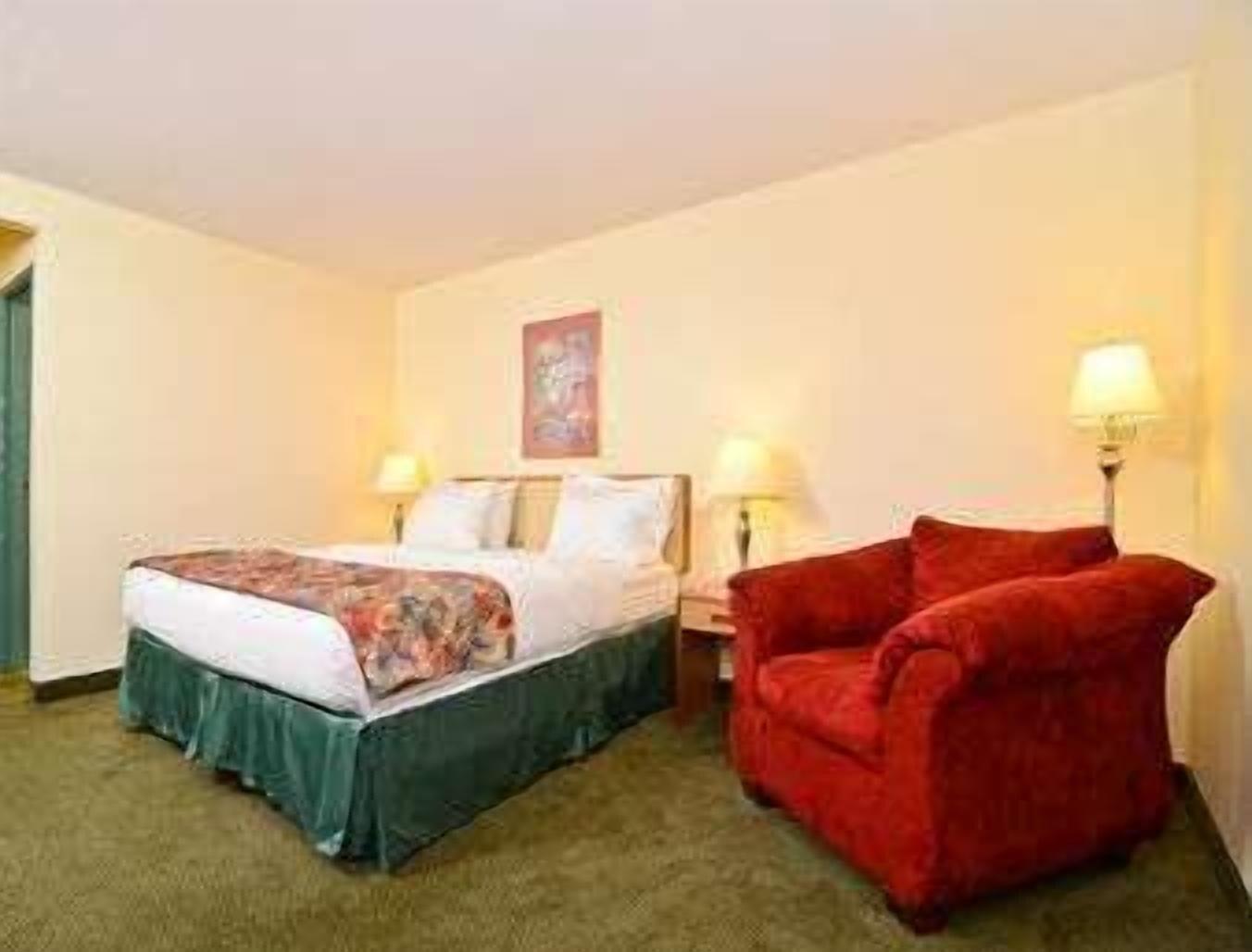 Baymont By Wyndham Decatur Hotel Exterior foto