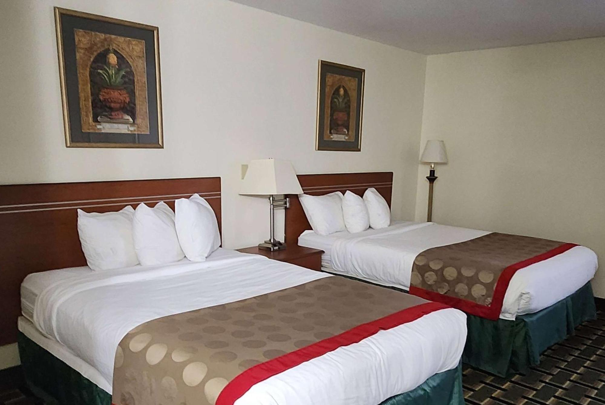 Baymont By Wyndham Decatur Hotel Exterior foto