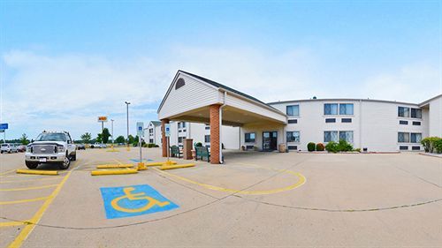 Baymont By Wyndham Decatur Hotel Exterior foto